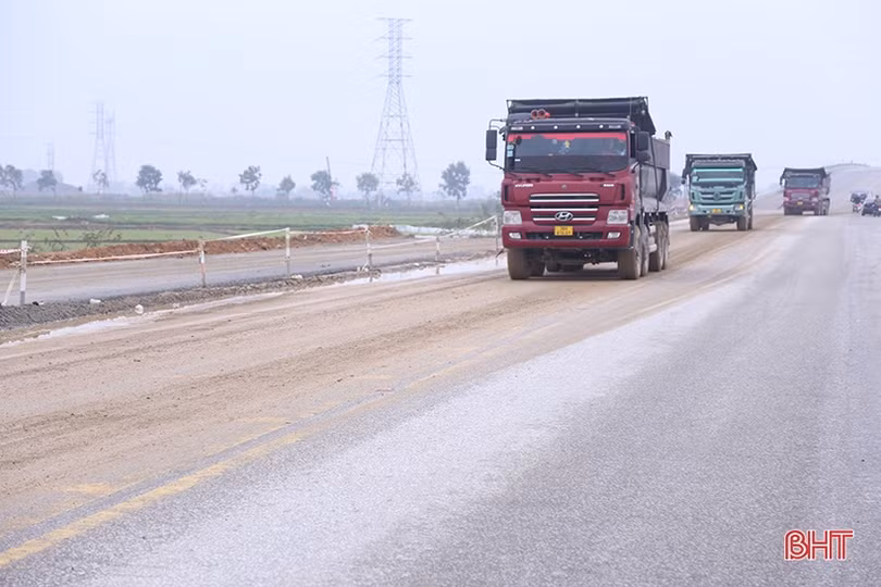 Kiểm tra, kiểm soát đảm bảo an toàn giao thông trên các cung đường