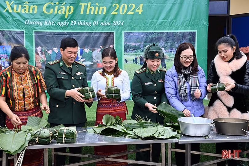 Đồng bào biên giới vui “Xuân biên phòng ấm lòng dân bản”