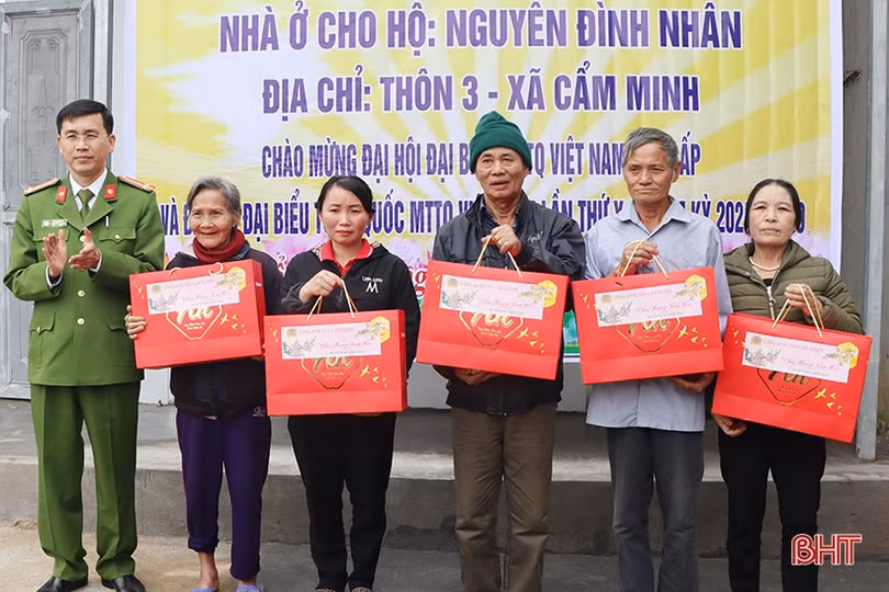 Cẩm Xuyên khánh thành nhà tình nghĩa do Bộ Công an kêu gọi hỗ trợ