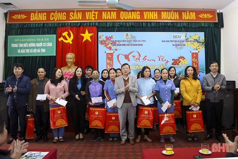 Tết sum vầy tại Trung tâm Điều dưỡng người có công và bảo trợ xã hội