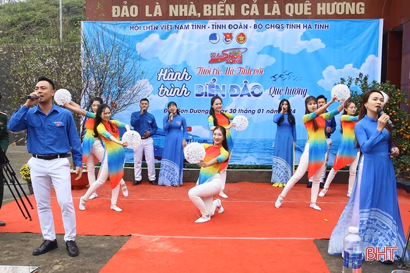 Ấm khúc quân hành Sơn Dương...