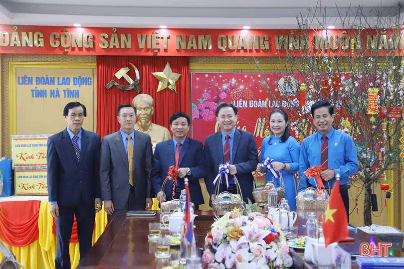 Liên hiệp Công đoàn Bolikhămxay chúc tết Liên đoàn Lao động Hà Tĩnh
