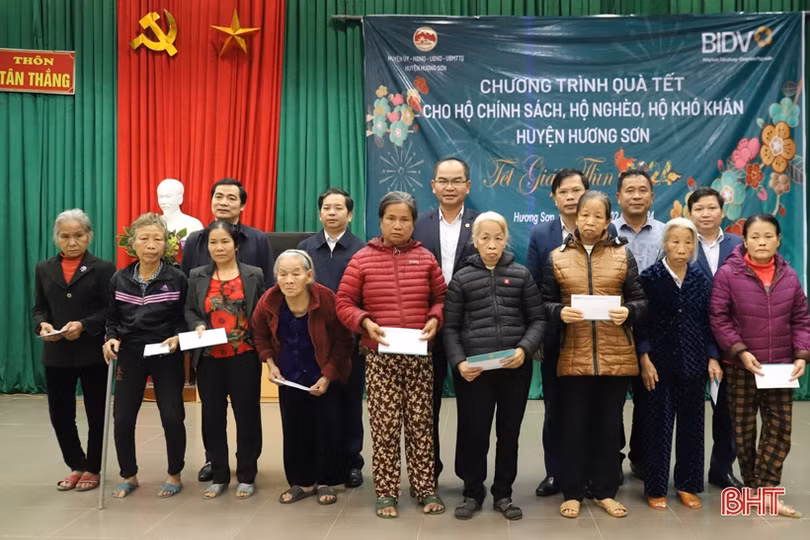 BIDV trao hàng nghìn suất quà tết cho người nghèo