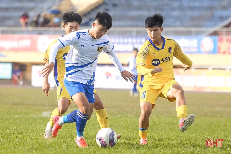 Sao trẻ Hà Tĩnh tỏa sáng trong màu áo U19 Sông Lam Nghệ An