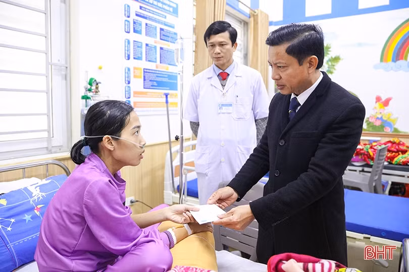 Nhiều phần quà gửi tặng học sinh, bệnh nhân khó khăn