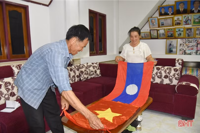 Ấm tình tết Việt trên đất bạn Lào