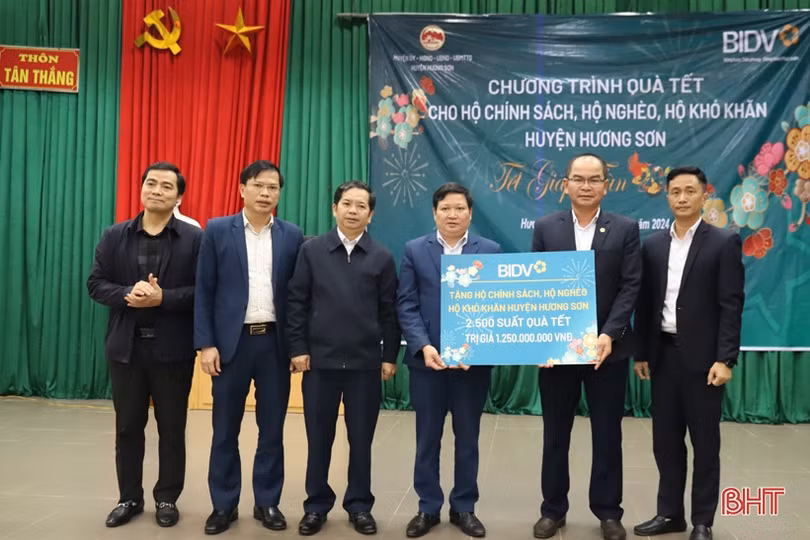 BIDV trao hàng nghìn suất quà tết cho người nghèo