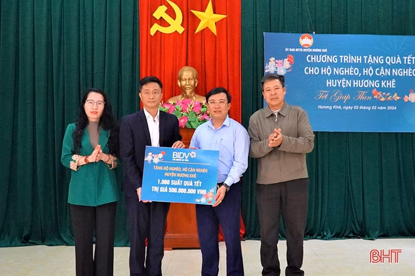 BIDV trao hàng nghìn suất quà tết cho người nghèo