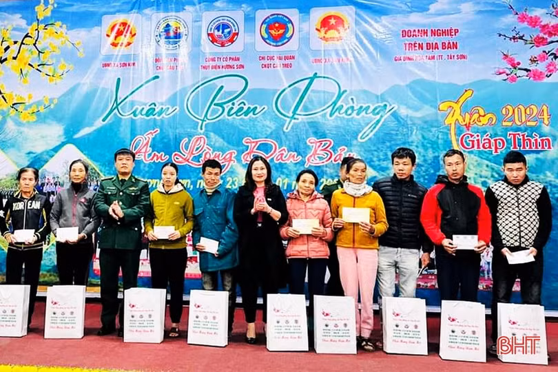 Ấm áp tình quân dân nơi biên giới Hà Tĩnh