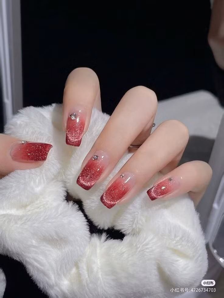 Mẫu nails tone đỏ đón tết