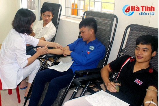 ĐH Hà Tĩnh tổng kết chiến dịch Mùa hè xanh 2015 ảnh 2