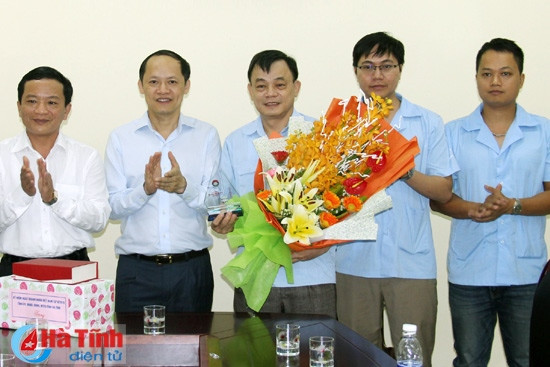 Lãnh đạo tỉnh chúc mừng doanh nghiệp nhân Ngày Doanh nhân ảnh 5