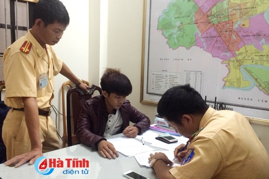 Lợi dụng đồng nghiệp ngủ say, trộm ĐTDĐ trốn về quê ảnh 1