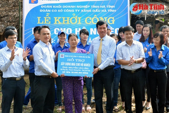 Đoàn khối Doanh nghiệp khởi công xây dựng nhà cho hộ nghèo ảnh 2