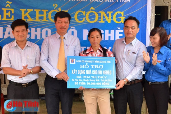 Đoàn khối Doanh nghiệp khởi công xây dựng nhà cho hộ nghèo ảnh 1