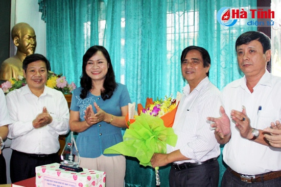 Lãnh đạo tỉnh chúc mừng, dự gặp mặt nhân Ngày Doanh nhân Việt Nam ảnh 5