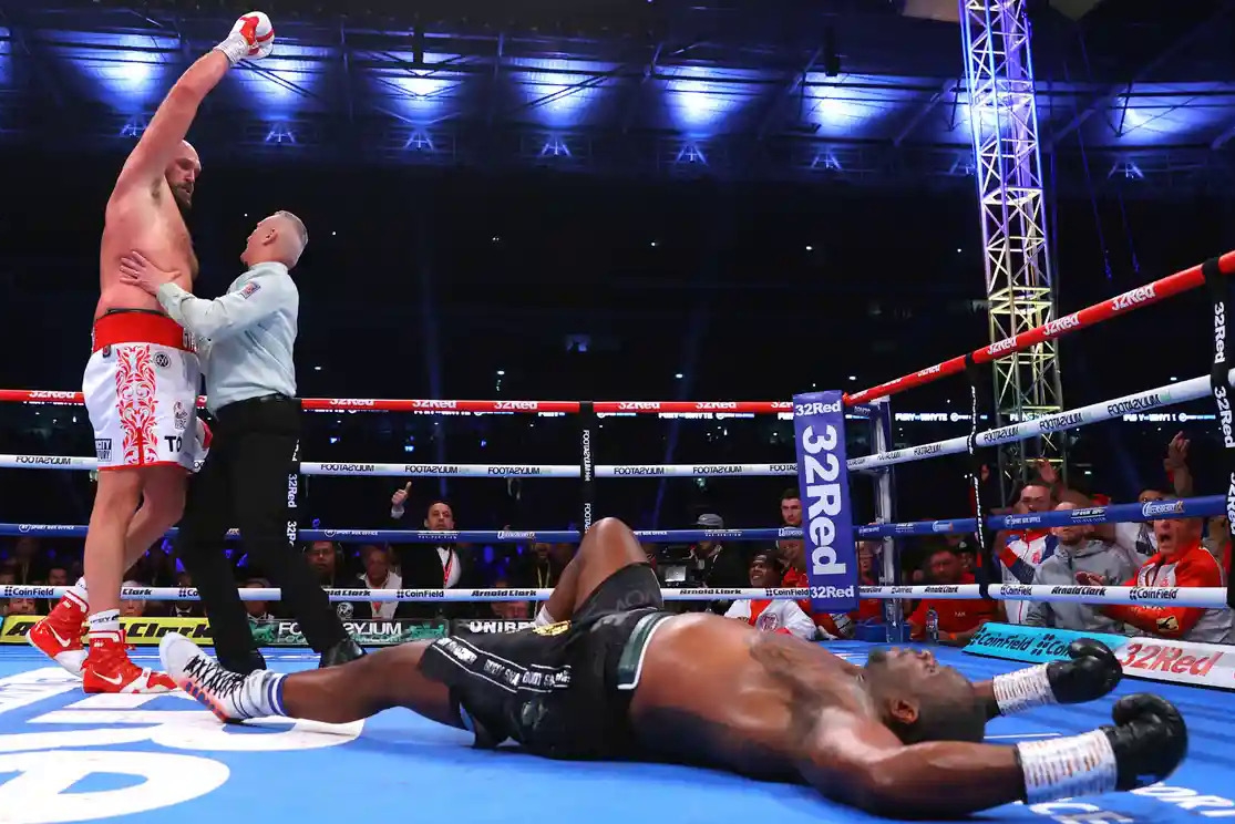 Bại tướng thở oxy vì đòn knock-out của Fury