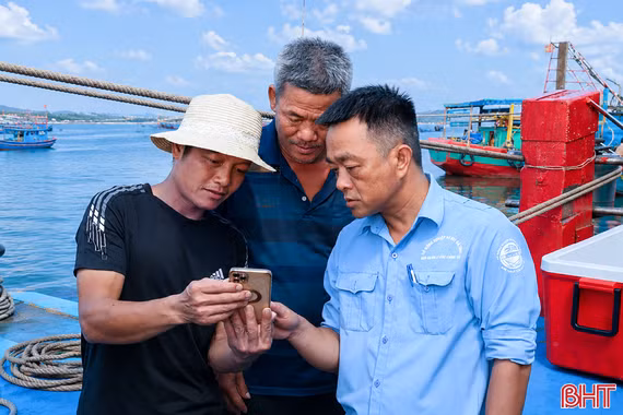 Giám sát 1.452 lượt tàu thuyền ra vào các cảng cá ở Hà Tĩnh bốc dỡ hải sản
