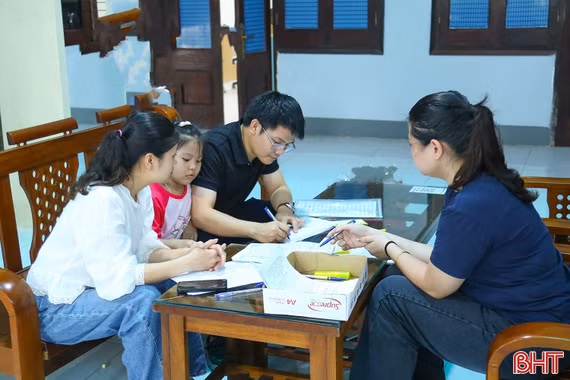 Hỗ trợ người dân hoàn thiện thủ tục mua nhà ở xã hội 