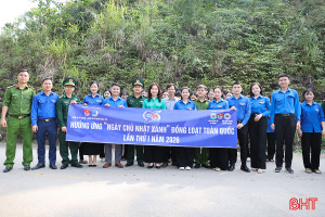 Gần 5.000 ĐVTN Hà Tĩnh ra quân “Ngày Chủ nhật xanh” 