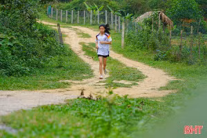 Cô gái nhỏ bản lĩnh và "cú đúp" huy chương vàng ấn tượng