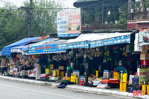 Tái diễn tình trạng lấn chiếm vỉa hè, lòng đường để kinh doanh ở Hương Sơn