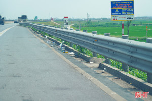 Nhếch nhác dải dừng khẩn cấp cao tốc qua Hà Tĩnh