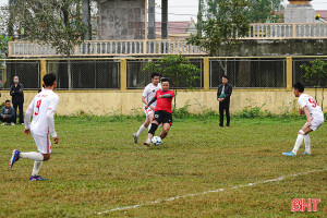 Sôi nổi Giải bóng đá nam mừng Đảng - mừng Xuân Bính Ngọ