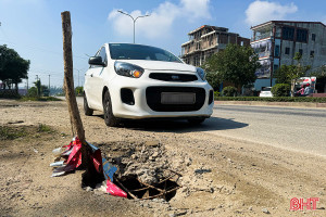 Nguy hiểm từ các hố ga mất nắp, nứt vỡ trên vỉa hè 