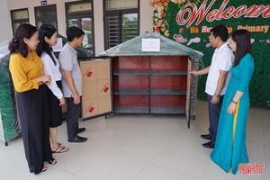 Công ty TNHH Thanh Tùng 2 tặng tủ sách cho trường học tại TP Hà Tĩnh