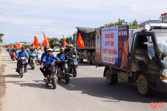 Gần 400 người dân diễu hành tuyên truyền phòng, chống ma túy ở Vũng Áng