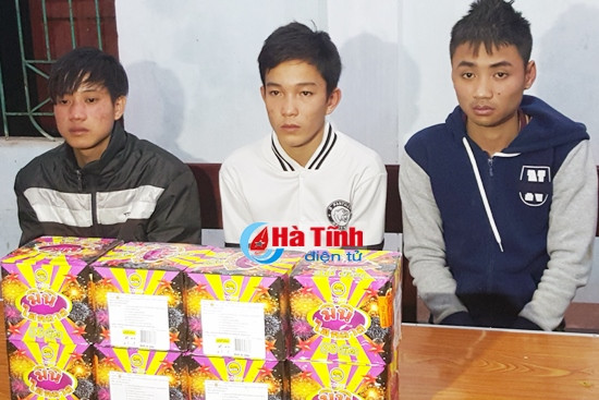 Bắt nhóm đối tượng vận chuyển 13 kg pháo đi tiêu thụ ảnh 1