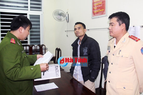 Giám đốc DN gây tai nạn bỏ chạy, còn mang súng dọa người đuổi bắt ảnh 1