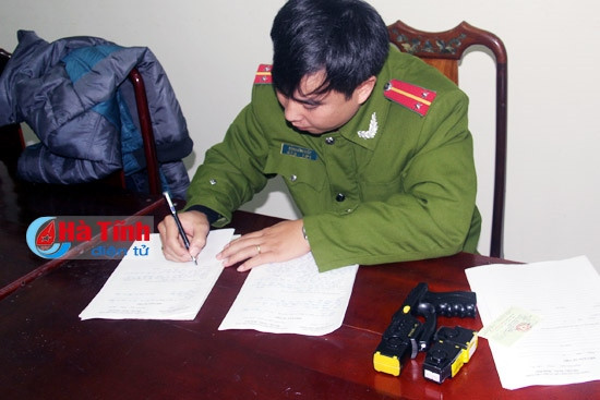 Giám đốc DN gây tai nạn bỏ chạy, còn mang súng dọa người đuổi bắt ảnh 4