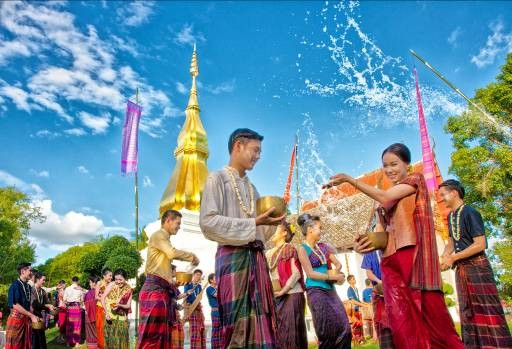 Lễ đón mừng năm mới Songkran của người Thái Lan Lễ đón mừng năm mới Songkran của người Thái Lan