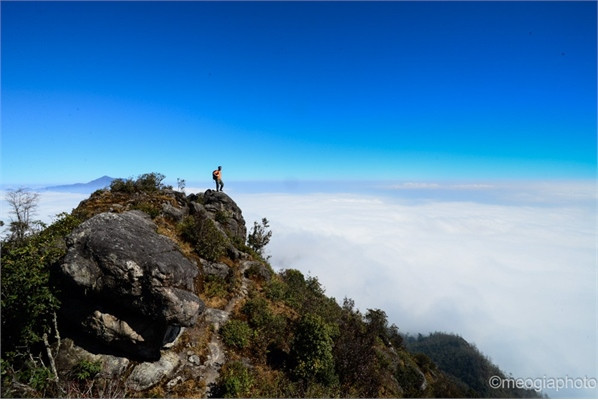 Săn mây trên đỉnh núi cao hơn 3.000 m của Việt Nam ảnh 11