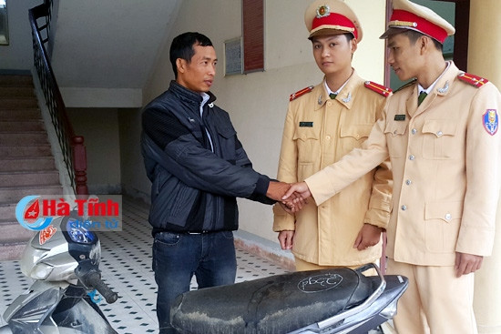 Trao trả người dân 2 xe máy bị mất trộm 4 năm trước ảnh 1