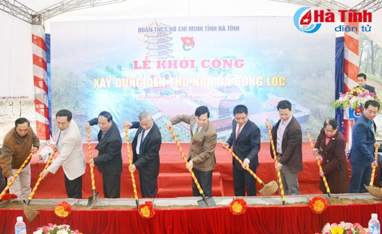 Lãnh đạo tỉnh và các vị đại biểu làm lễ khởi công đền thờ Ngã ba Đồng Lộc