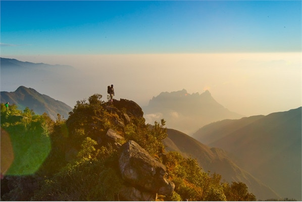 Săn mây trên đỉnh núi cao hơn 3.000 m của Việt Nam ảnh 6