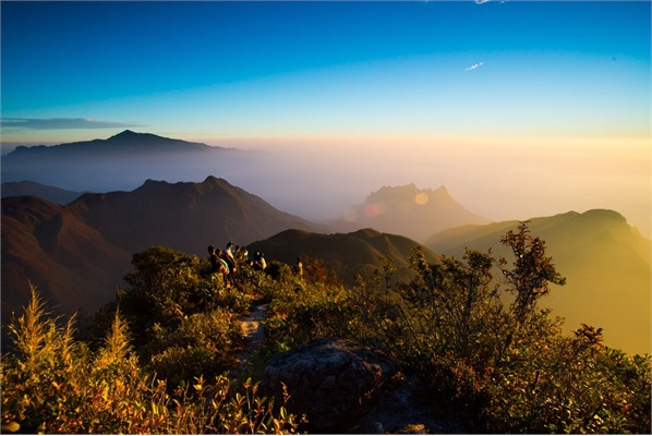 Săn mây trên đỉnh núi cao hơn 3.000 m của Việt Nam ảnh 4