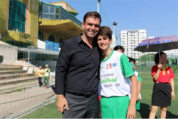 Stefan Stojcevski và cha - ông Alex Stojcevski. Ảnh: N.K