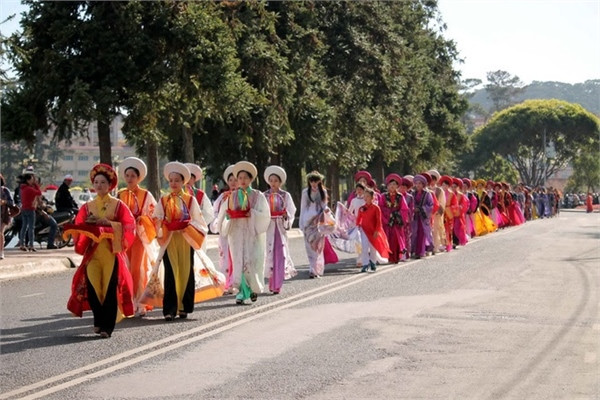 Đà Lạt hoa "tràn xuống phố" chờ khai hội ảnh 4