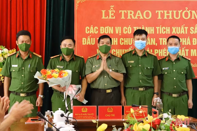Trao thưởng các lực lượng có thành tích xuất sắc trong đấu tranh chuyên án ma túy ở Hà Tĩnh