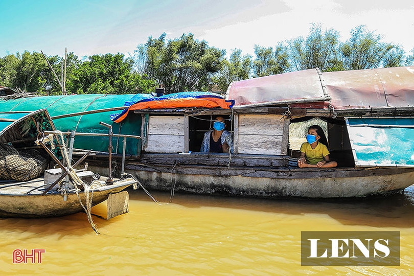 Người dân xóm vạn chài Tiền Phong và niềm vui trong năm mới ảnh 6 Người dân xóm vạn chài Tiền Phong và niềm vui trong năm mới