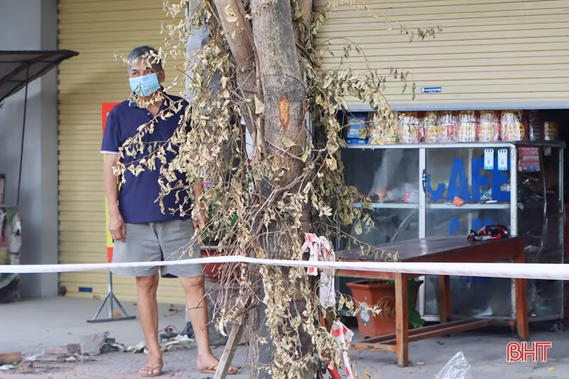 Nhịp sống của người dân thị trấn Cẩm Xuyên ngày đầu thực hiện Chỉ thị 16