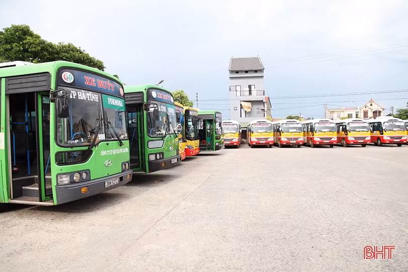 Xe buýt ở Hà Tĩnh chấp hành nghiêm việc dừng hoạt động, đảm bảo phòng chống dịch COVID-19