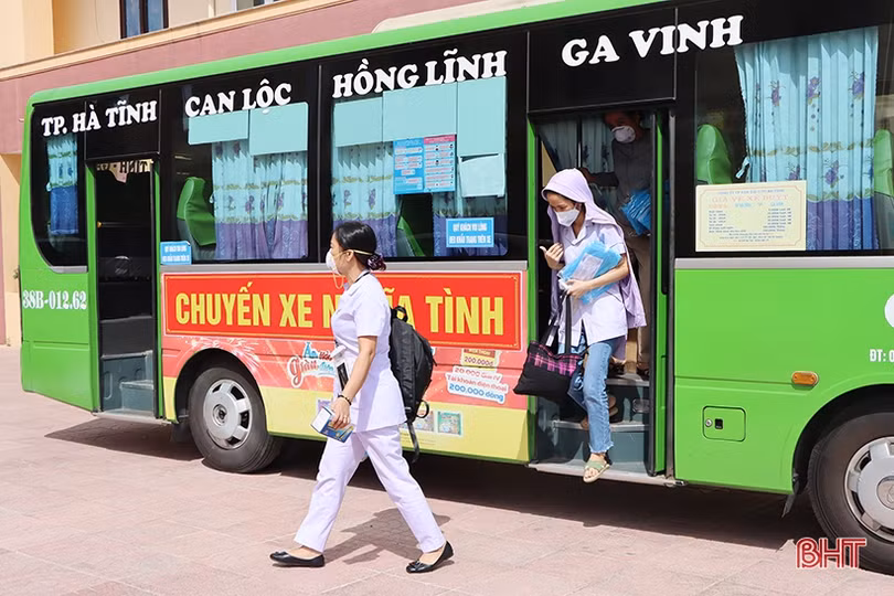 Điều động 90 cán bộ, nhân viên y tế hỗ trợ Cẩm Xuyên lấy mẫu xét nghiệm diện rộng