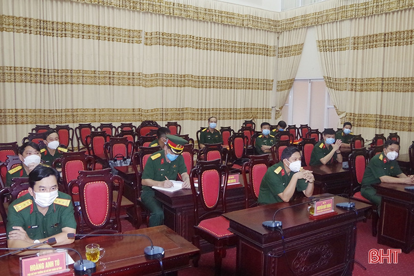 Bộ CHQS tỉnh Hà Tĩnh trao quyết định điều động, bổ nhiệm 4 vị trí công tác