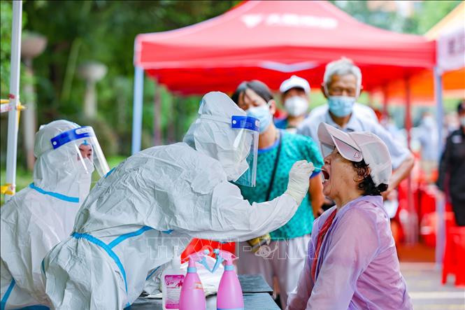 Toàn thế giới vượt 205 triệu ca mắc COVID-19, châu Á vẫn là điểm nóng