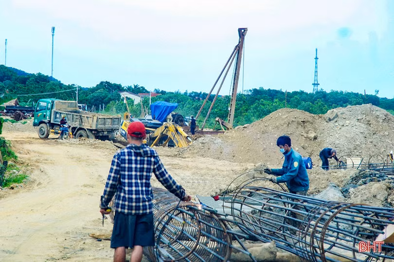 “Chạy đua” với thời gian trên các công trình phòng lũ ở Hương Sơn